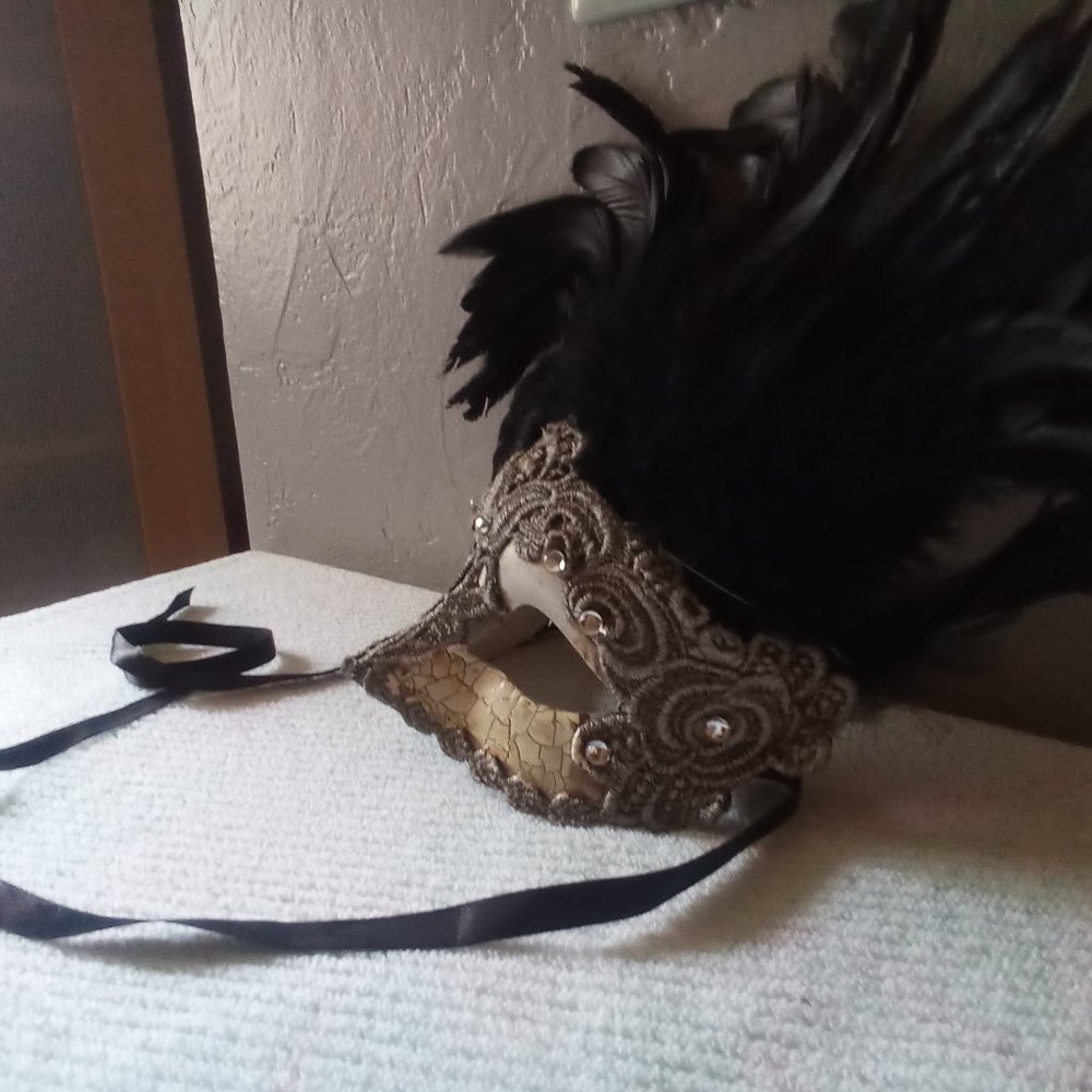 Mask - Picture 4 of 4